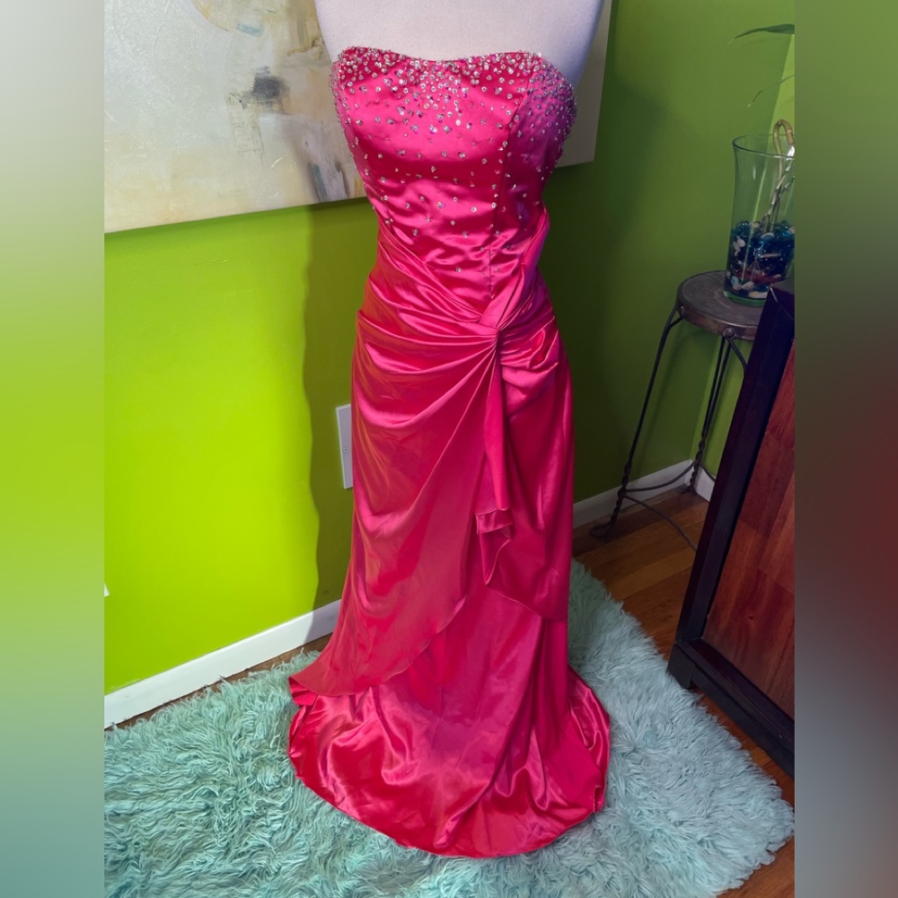 Stunning pink strapless dress